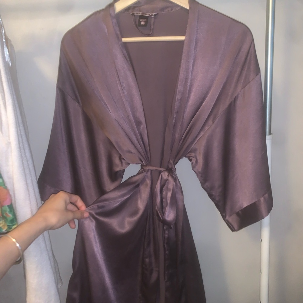 Beautiful Victoria Secret Robe - Picture 2 of 3